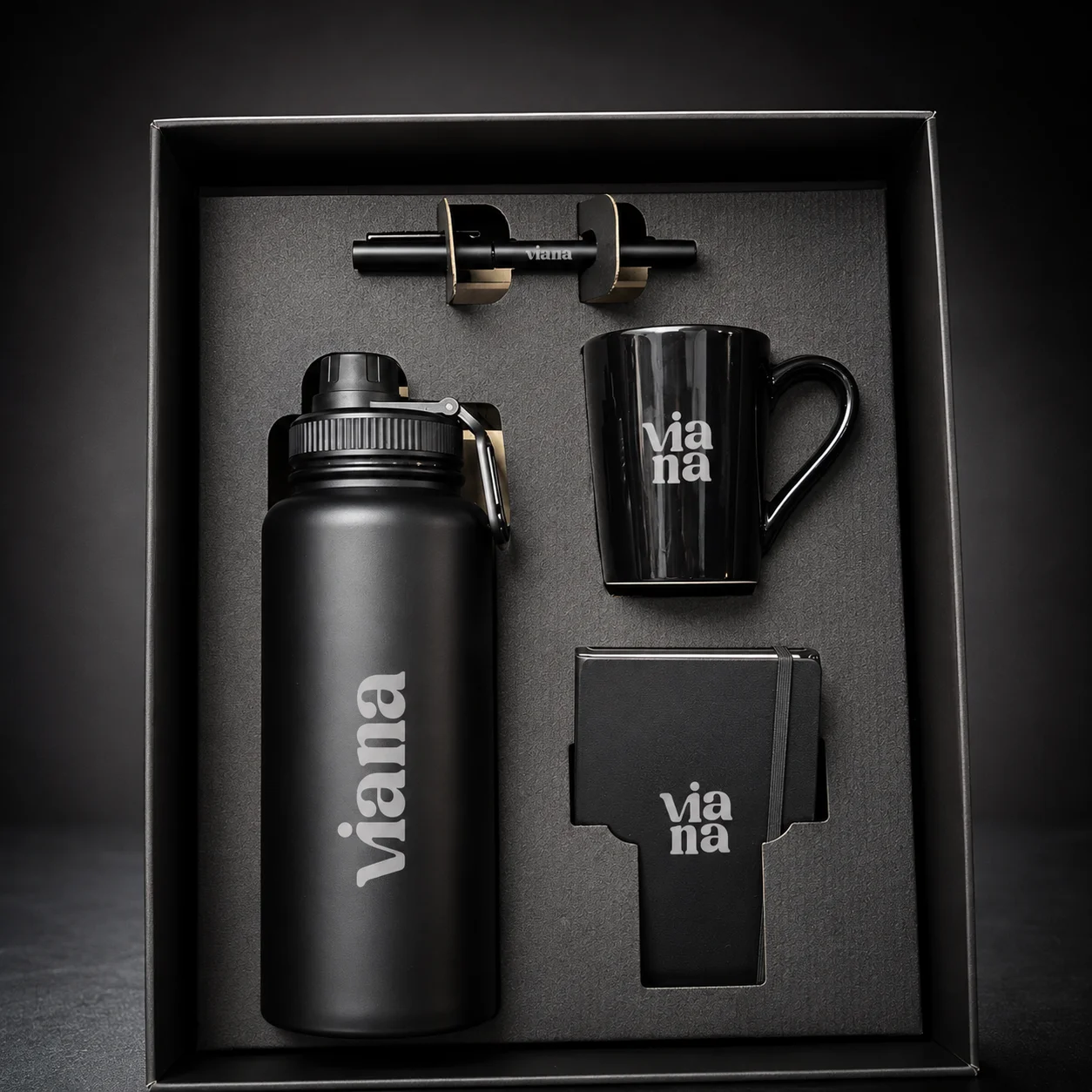 Kit corporativo Viana Criativa: squeeze, caneca, kit de canetas e caderno personalizados